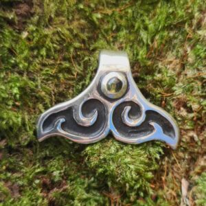 Whale-Tail-pendant-W2