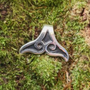 Nettis-Whale-Tail-pendant-W3